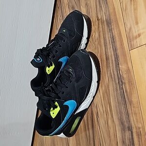 Nike Air Max IVO Black Size 6.5 Y / 8 W excellent preloved condition